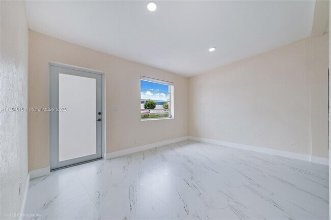 Foto del edificio - 10421 SW 184th St