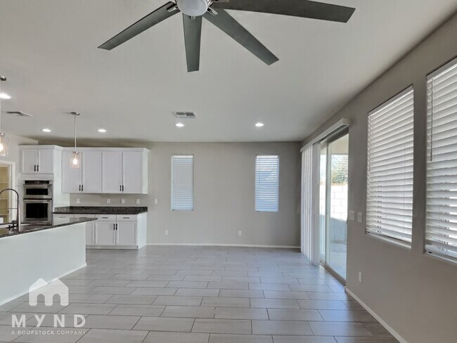 Foto del edificio - 22592 Via Estancia