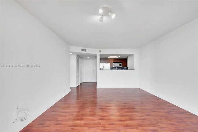 Foto del edificio - 1690 SW 27th Ave