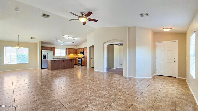 Foto del edificio - 16782 W Hadley St