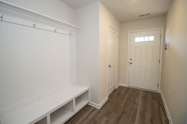 Foto del edificio - 410 Middlebury Ln