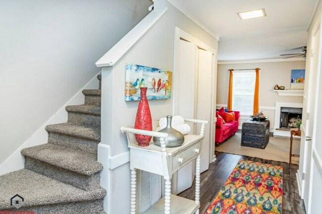 Building Photo - Townhouse with 2 bedrooms and 1.5 bathrooms in Willow Oaks