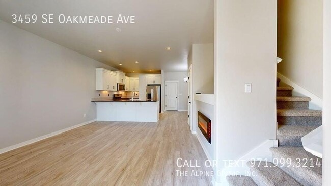 Building Photo - 3459 SE Oakmeade Ave