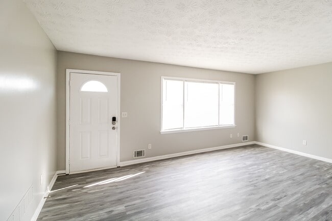 Building Photo - 3835 Benchmark Dr