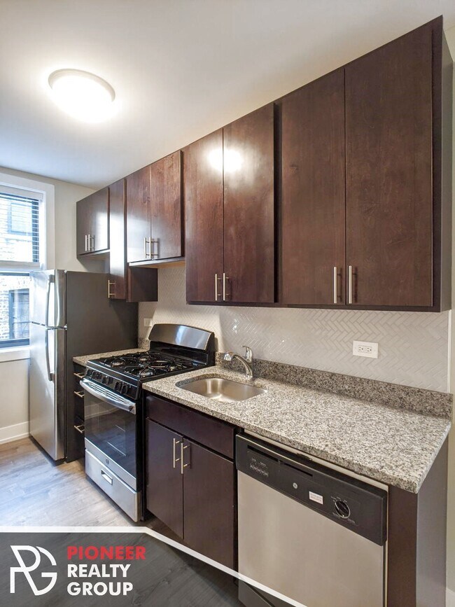 Foto del edificio - 711 W Brompton Ave