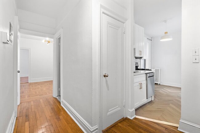 Foto del edificio - 179 Manhattan Ave