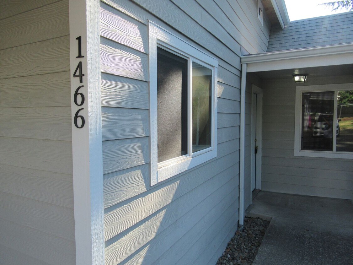 Foto principal - Large 2 Bedroom 1 Bath