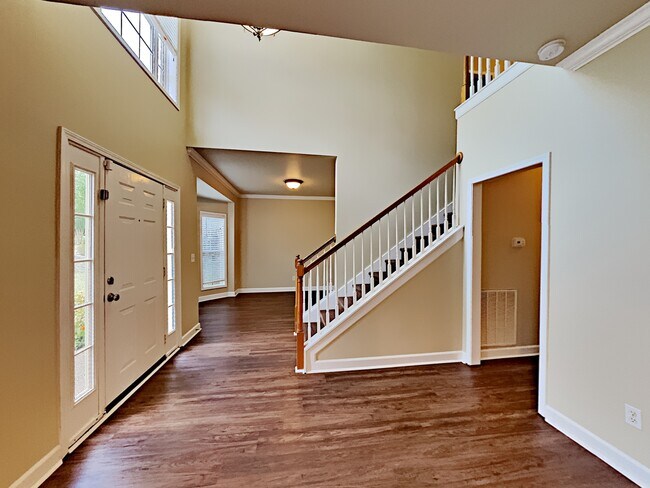 Building Photo - 125 Fieldcrest Drive
