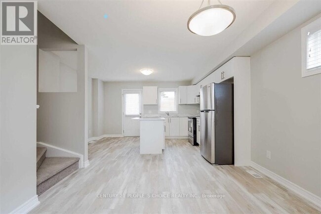 Photo du bâtiment - 7768-7768 Ascot Cir