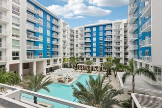 Building Photo - Blu Aventura