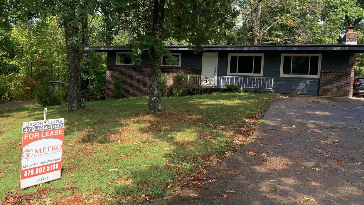 Primary Photo - unique home with beautiful scenery