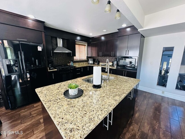 Foto del edificio - 11994 Francis Scobee Dr