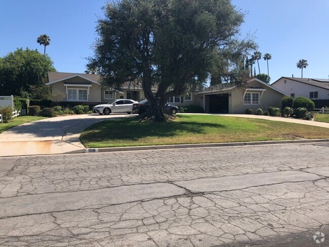 Building Photo - 506 E Sunny Hills Rd