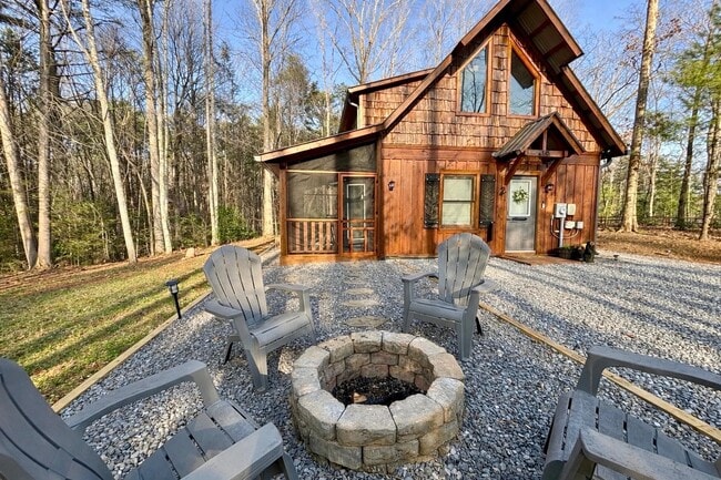 Building Photo - 145 Whispering Hls Rd