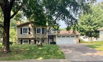 Building Photo - 10207 Pilgrim Ln N