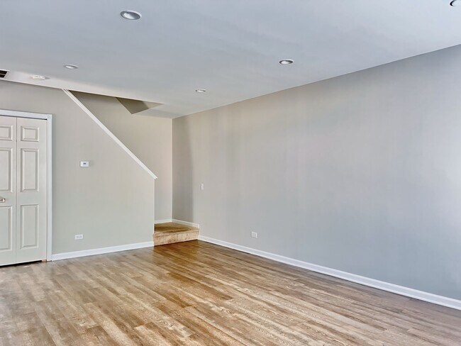 Foto del edificio - 1656 Normantown Rd