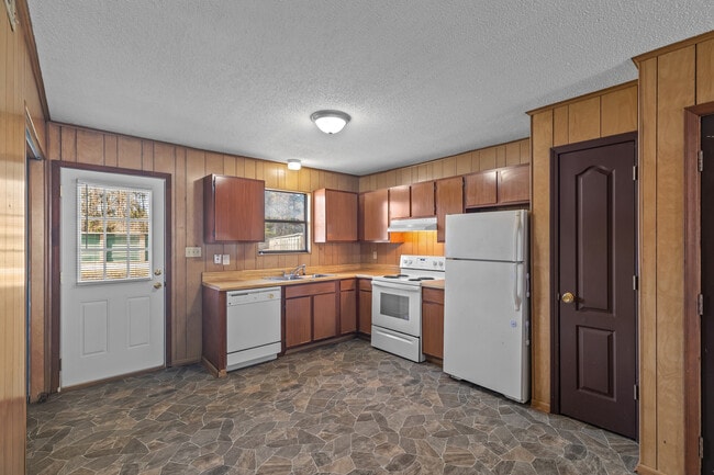 Building Photo - 107 Ravenwood Dr