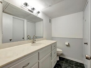Building Photo - 1601 S Shepherd Dr
