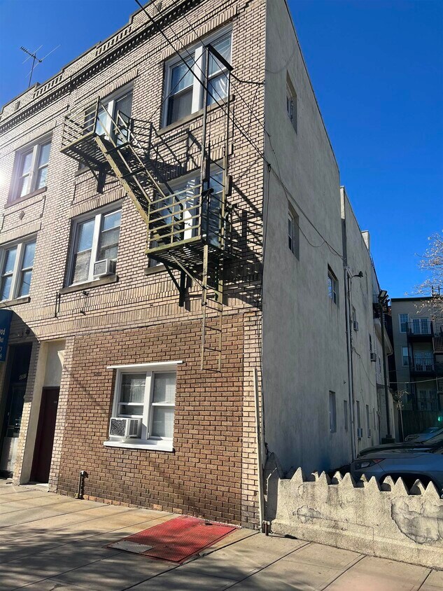 Primary Photo - 4507 Park Ave