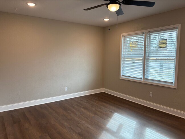 Foto del edificio - 3 Bed 1 Bath Remodeled House