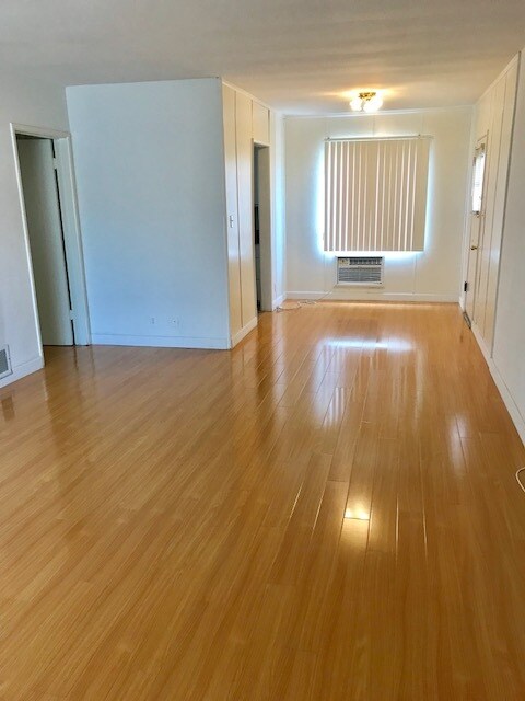 Building Photo - 15925 Sherman Way