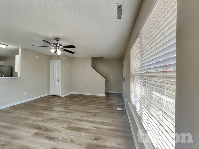 Foto del edificio - 5709 Bryanstone Pl