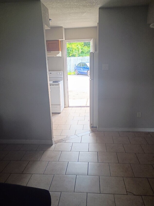 Foto del edificio - 7201 Hallshire Dr