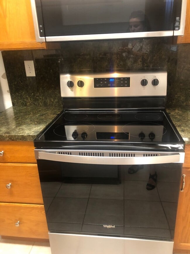 Building Photo - Beautiful 2 Bedroom UPGRADED condo for rent!