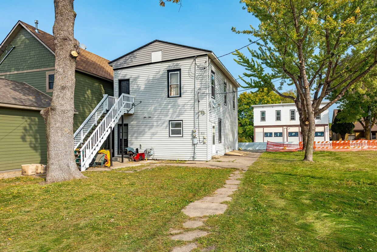 Primary Photo - 213 Ash Ave N