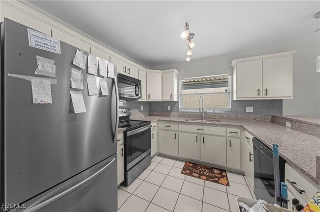 Foto del edificio - 914-916 SE 14th Terrace