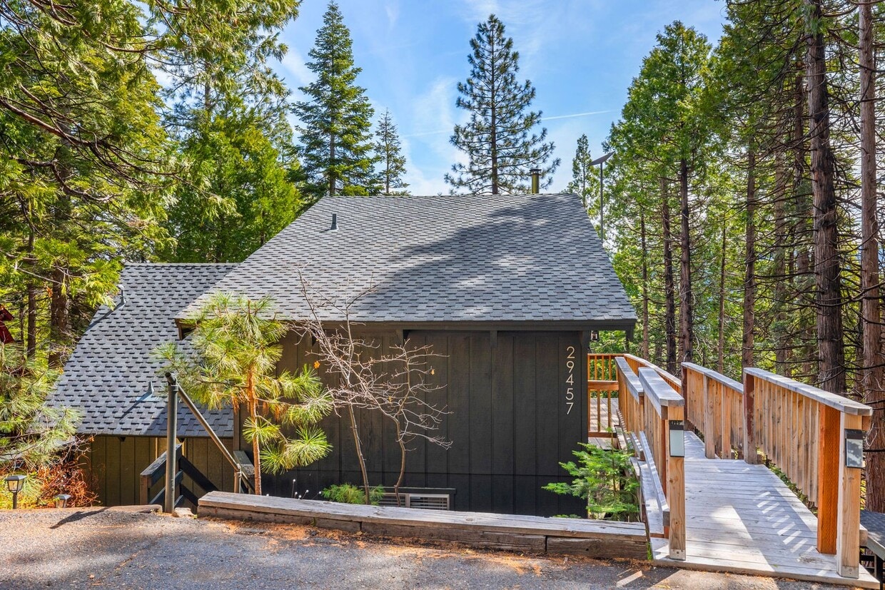 Primary Photo - Charming 3-Bedroom, 2-Bath Home in Cold Sp...