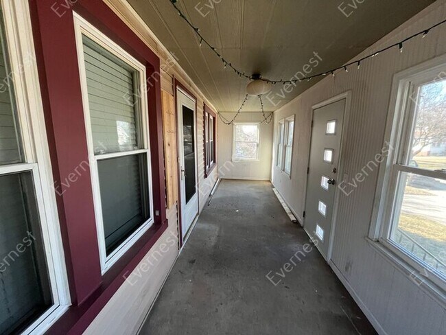 Foto del edificio - 1557 Leroy St