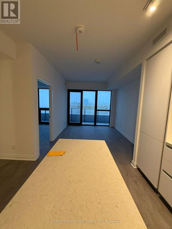 Photo du bâtiment - 4015 The Exchange