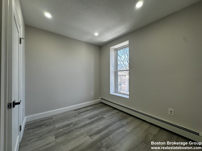 Building Photo - 90 Hammond St