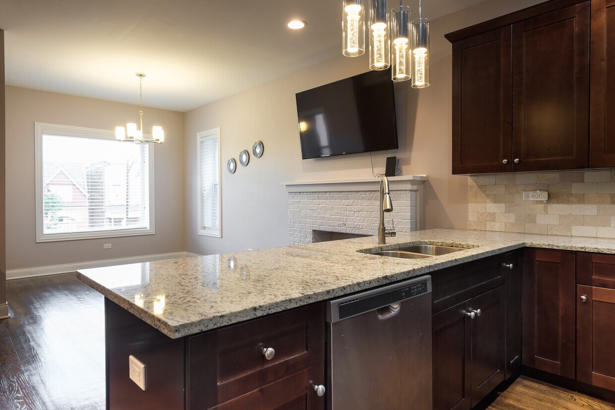 Foto principal - 4342 S Lake Park Ave