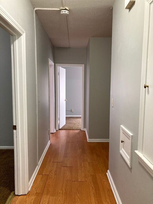 Building Photo - TWO BEDROOM APARTMENT WARREN OHIO