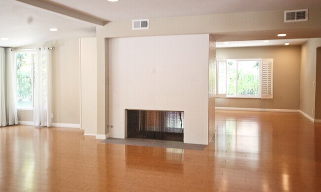 Building Photo - 15492 Hamner Dr