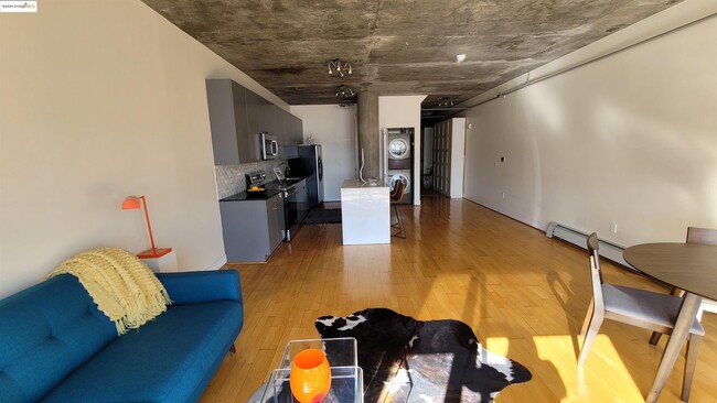 Building Photo - 311 Oak St