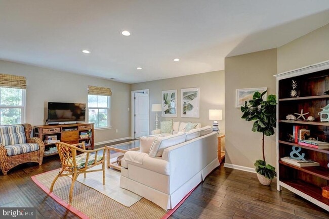 Building Photo - 33543 Silver Fox Dr