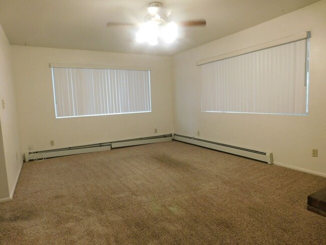 Building Photo - 402 Dressell Dr