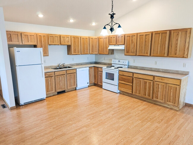 Building Photo - 5564 165th St E