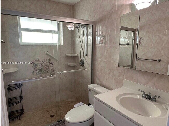 Foto del edificio - Southeast 4th Street, Dania Beach, FL 33004 - 3 BR 2 BA single-family home