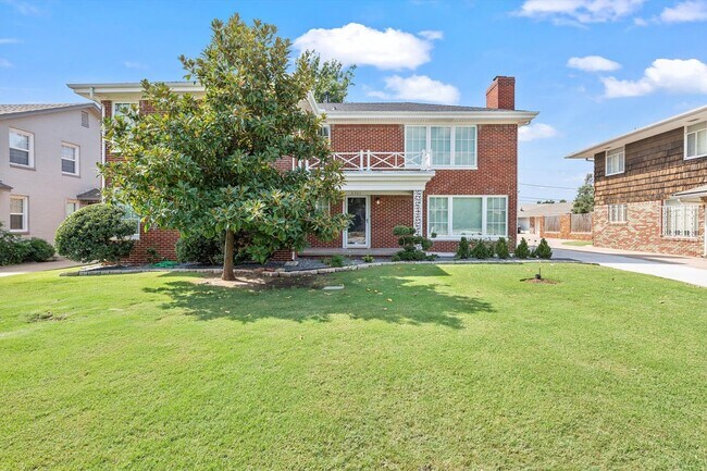 Foto del edificio - Nichols Hills Fully Furnished Executive Duplex!