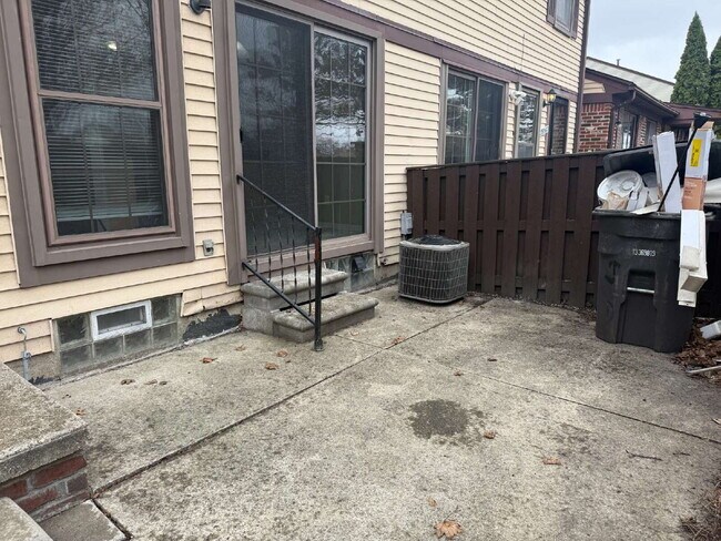 Foto del edificio - "2-Bed Condo Retreat in Clinton Township – Cozy Comfort Awaits!"