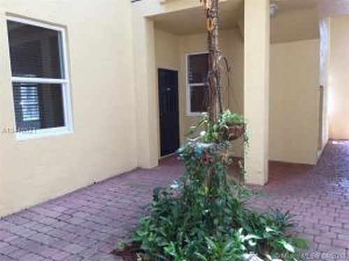 Building Photo - 160 Jacaranda Country Club Dr
