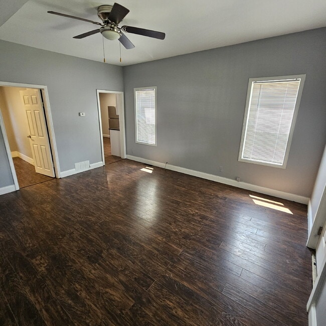 Building Photo - Duplex - 2 Bedroom, 2 Full Bathrooms and a...