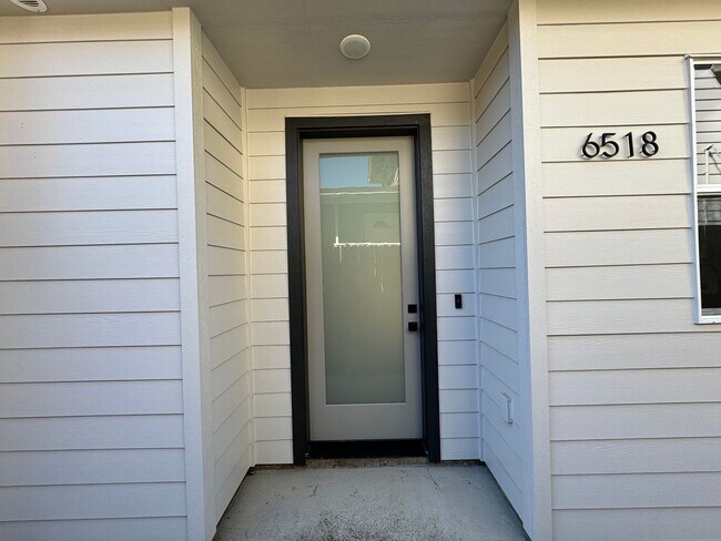 Building Photo - NEW CONSTRUCTION! 2 bd, 2.5 bath End Unit ...