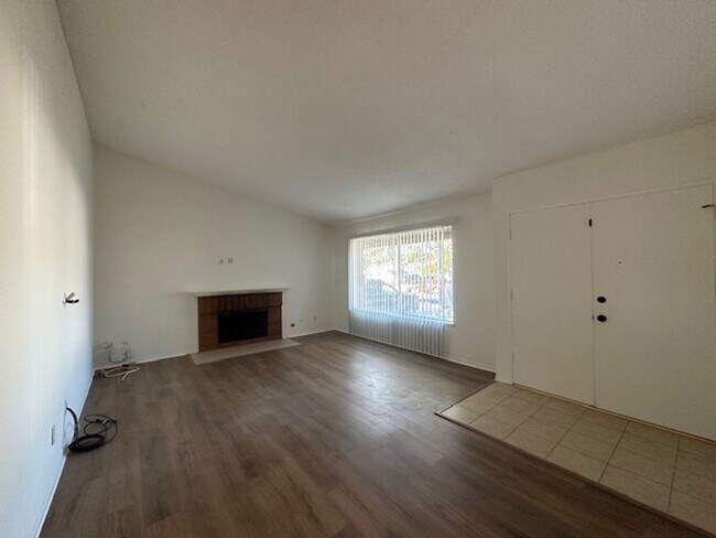 Foto del edificio - Remodeled Thousand Oaks Home