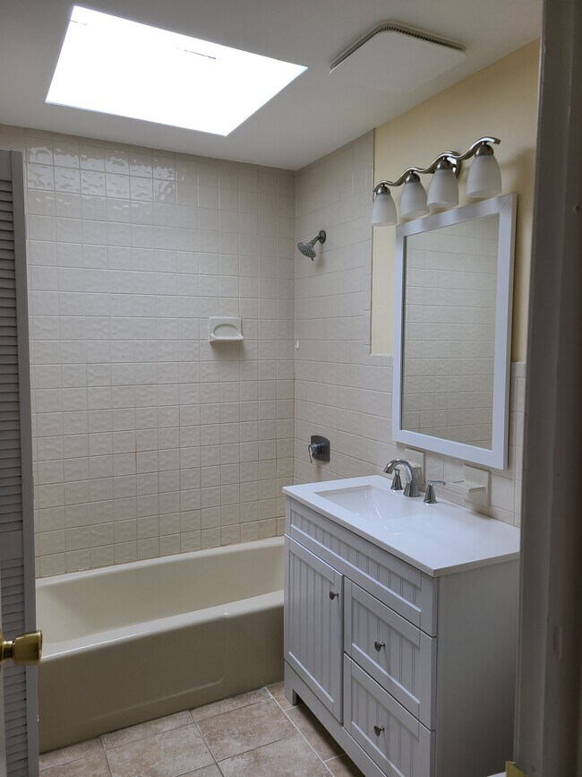 Bathroom - 450A Avenue E