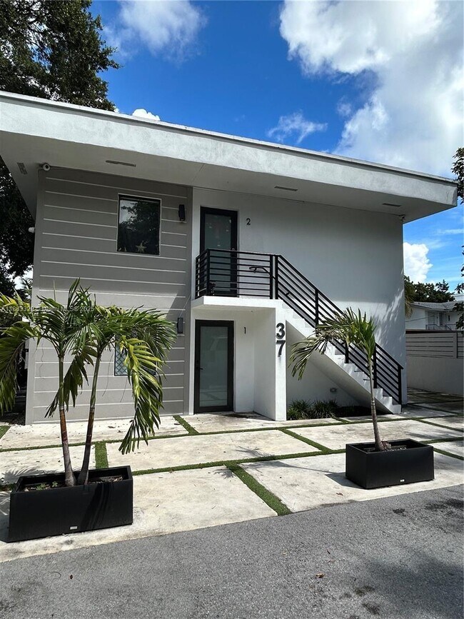 Foto del edificio - 37 NW 59th St